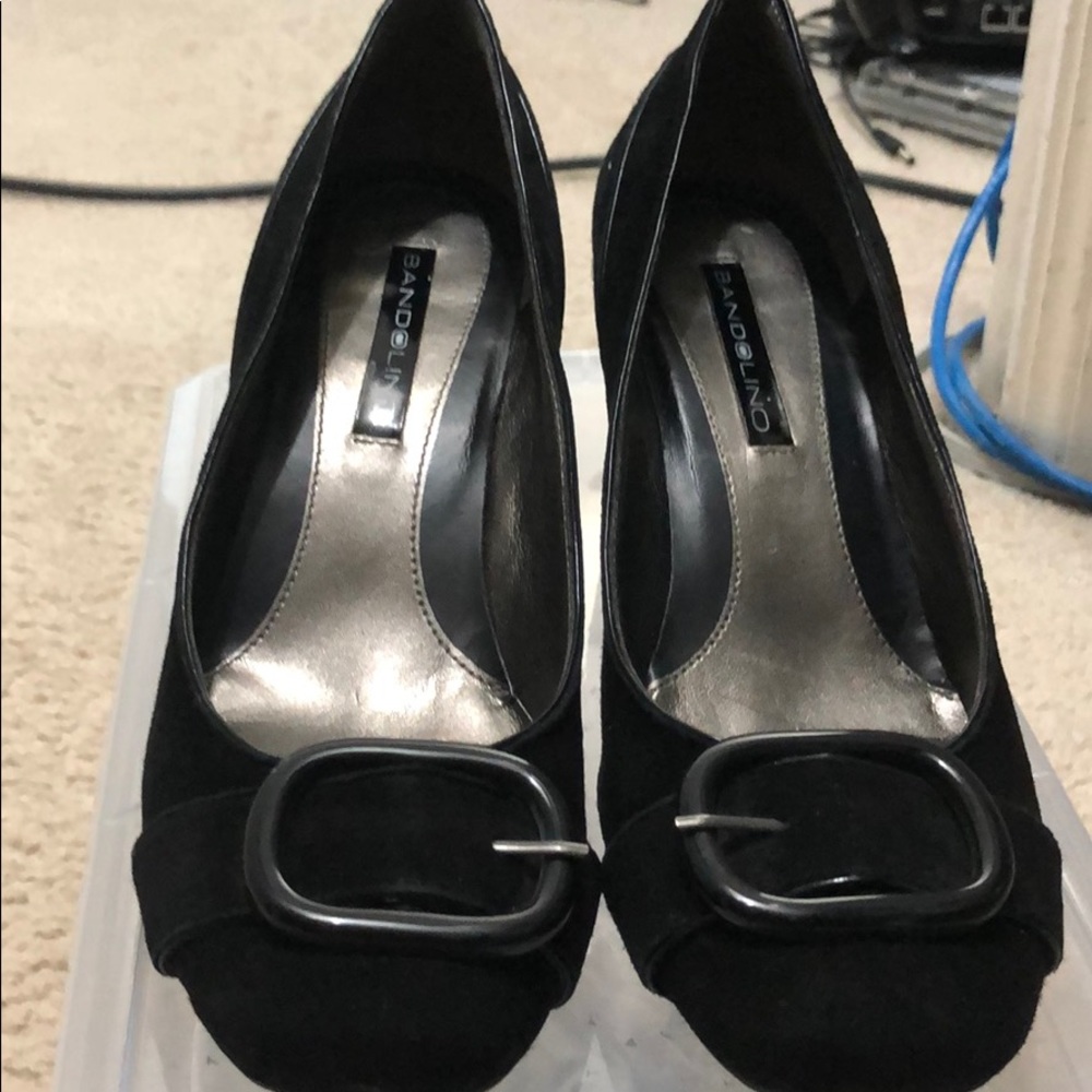 Cute black suede Bandolino heels